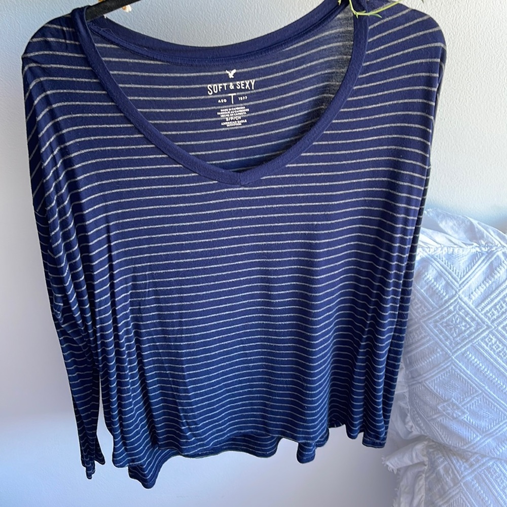 American eagle soft and sexy long sleeve v-neck tee